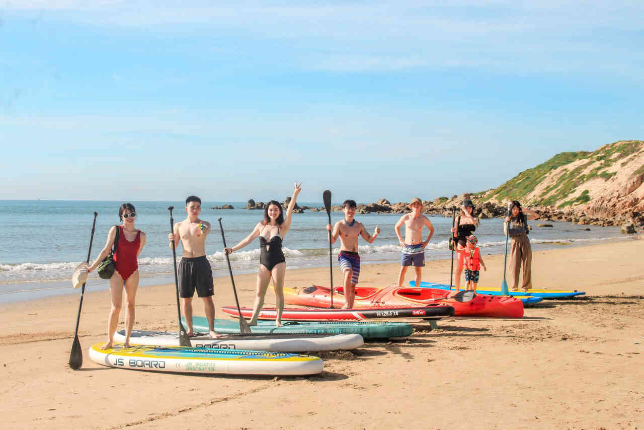 Trải Nghiệm Chèo Kayak và SUP Tại Bãi Biển Resort Mũi Né