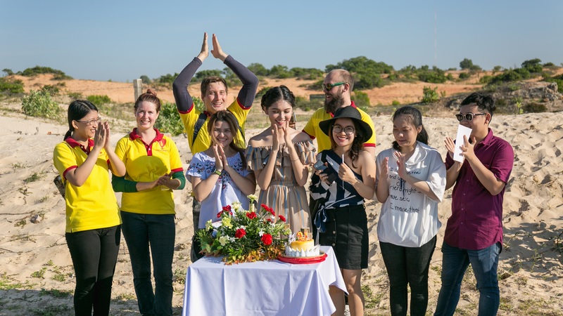 Du khách tổ chức Sinh Nhật bằng Tour Khinh Khí Cầu tại Mũi Né