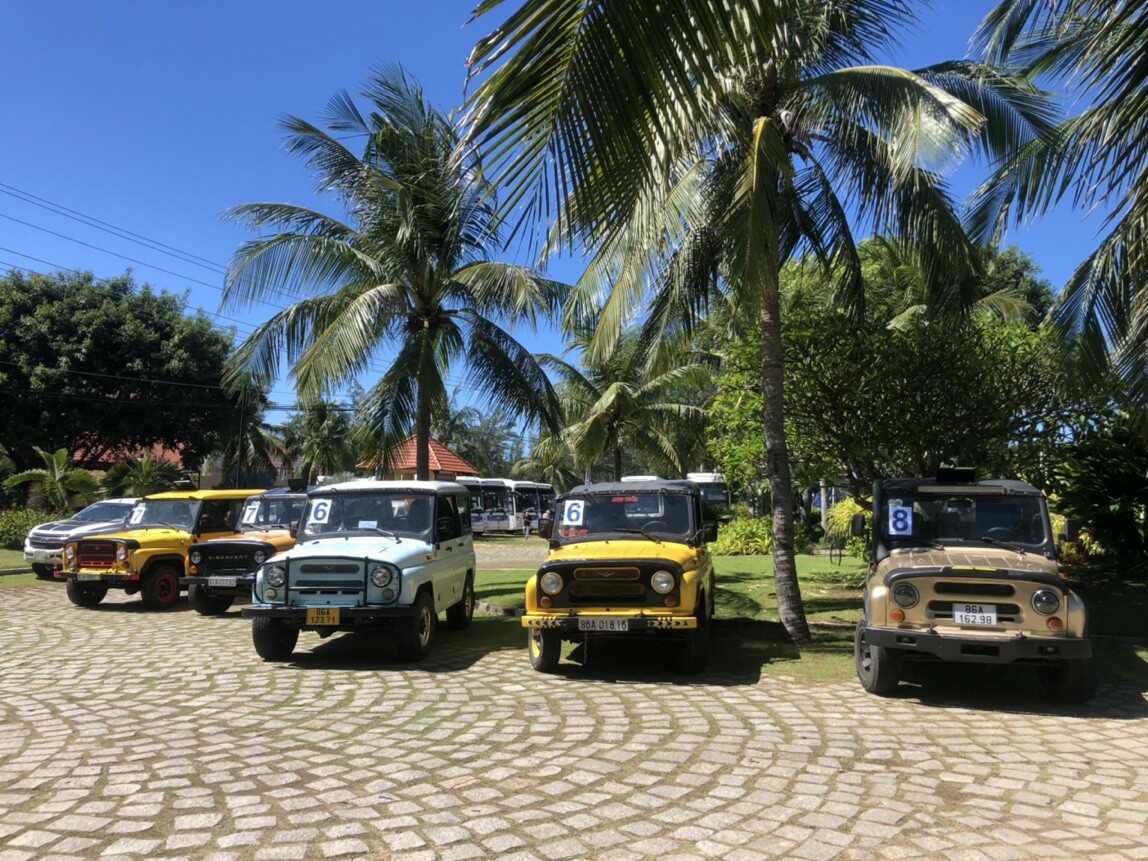 Xe jeep của Bùi Gia Travel đón khách tận Resort/Khách sạn của du khách