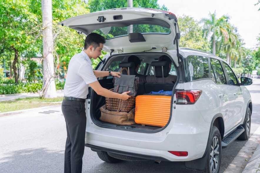 Private Car Rental with Driver in Saigon (HCMC): Price List & Booking Guide
