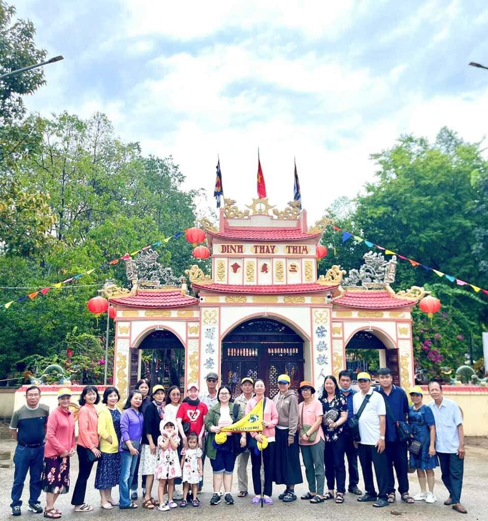 Giá Thuê Xe Đi Dinh Thầy Thím Lagi