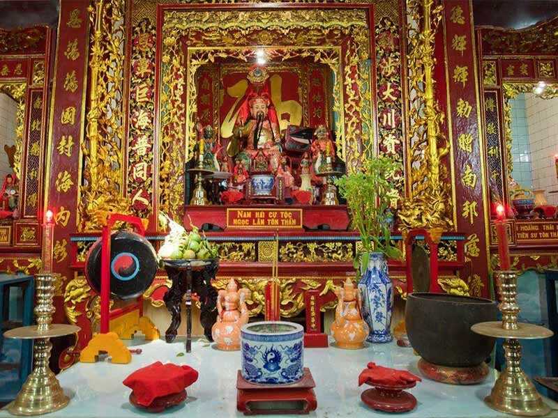 Chính điện thờ Nam Hải Cự Tộc Ngọc Lân Tôn Thần
