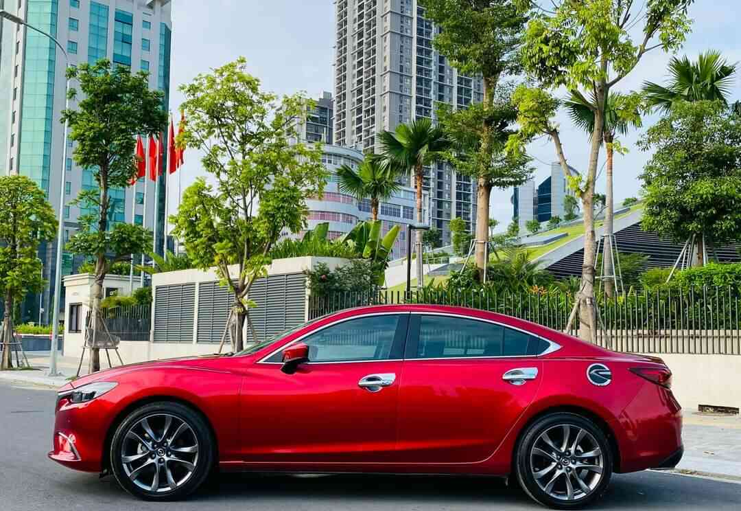 Phân Khúc Cao Cấp (Thoải Mái): Mazda 3, Kia Cerato/K3, Toyota Corolla Altis