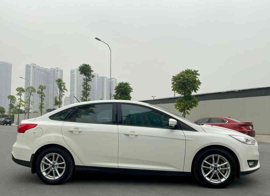 .Giá thuê xe 4 chỗ tự lái dòng Ford