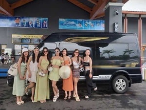 Limousine Saigon to Moc Bai 9 Seater