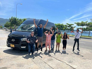 Limousine Da Lat to Saigon 9 Seater