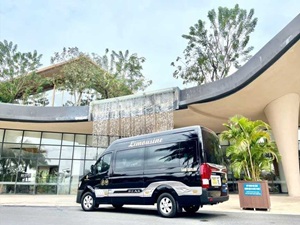 Limousine Can Tho to Saigon 9 Seater