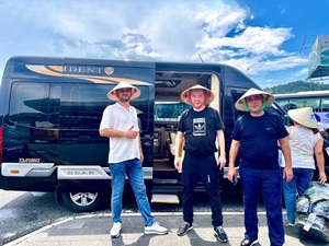 Limousine Saigon to Ho Tram 9 Seater