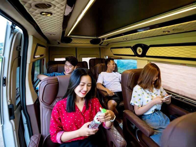 Với hệ thống giảm xóc tốt, ghế ngả rộng, xe limousine đi đường đèo an toàn và êm hơn so với nhiều dòng xe thông thường.