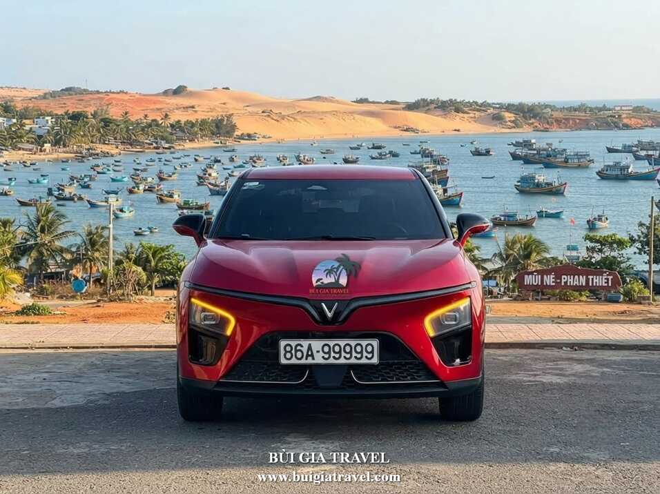 VinFast VF 7 (SUV hạng C):