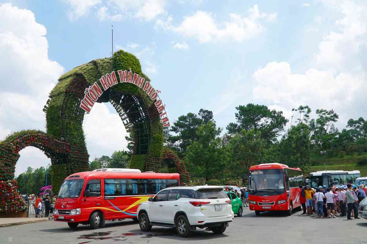 Dịch vụ thuê xe Sài Gòn đi Đà Lạt trọn gói, Đón trả tận nơi