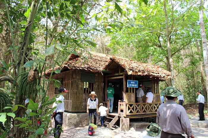 Thuê xe đi Tham quan căn cứ trung ương cục miền Nam