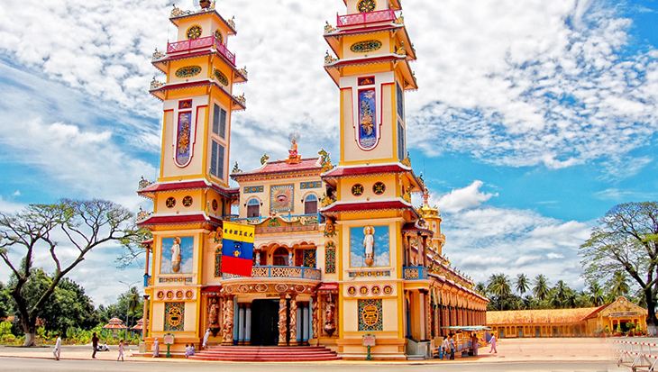 Thuê xe đi Toà Thánh Tây Ninh