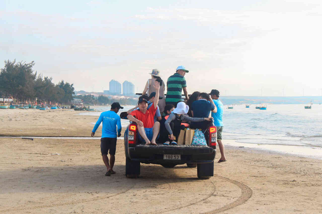 Tour Chèo thuyền Phục vụ đưa đón khách tận nơi tại Resort, Hotel