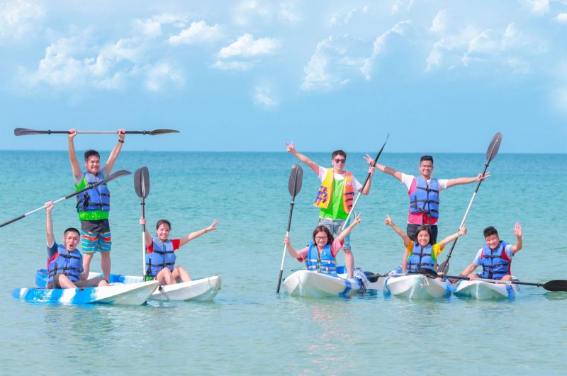 Thời gian 2 tiếng (Chèo thuyền ra hang và lướt sóng, chụp hình)