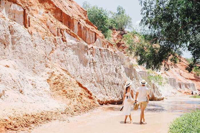 Lội suối Tiến bạn sẽ có cảm giác như mình đang đi trên những bãi biển