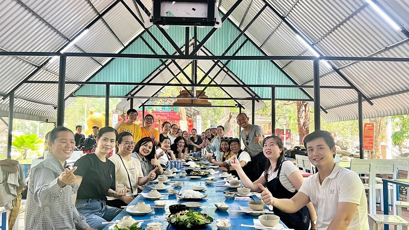 Thưởng thức các món ăn đặc sản tại nhà hàng Lan Rừng trong KDL Thác Bà
