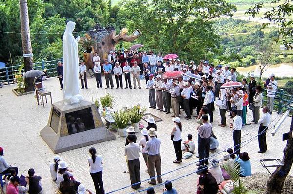 Hành hương đức Mẹ Tà Pao
