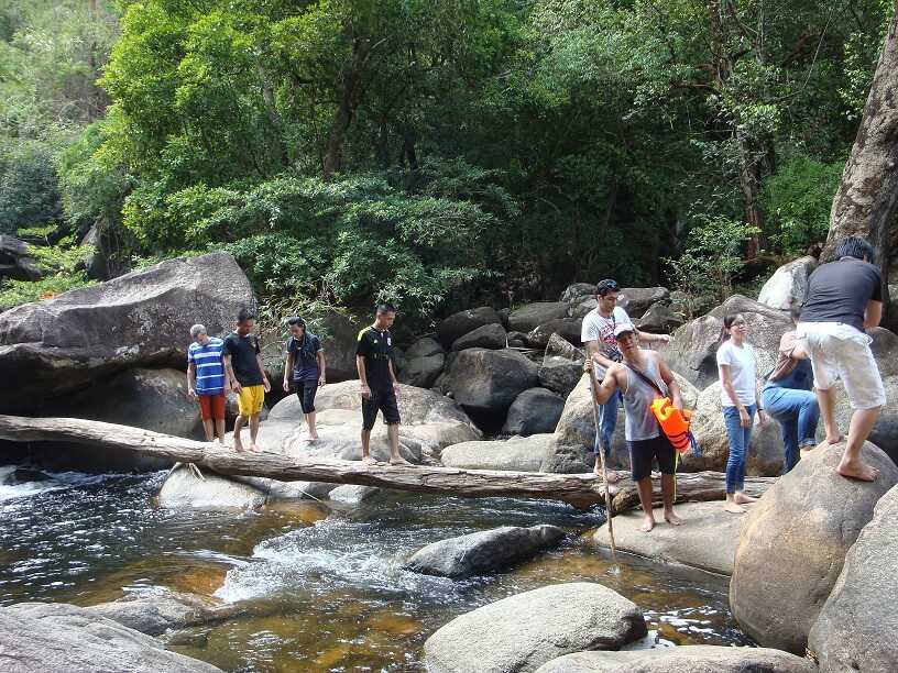 Lội suối, khám phá hệ sinh thái Thác Bà