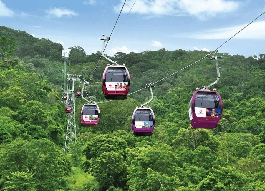Hệ thống cáp treo đưa du khách lên đỉnh núi Tà Cú - Nơi có tượng Phật Niết Bàn linh thiêng