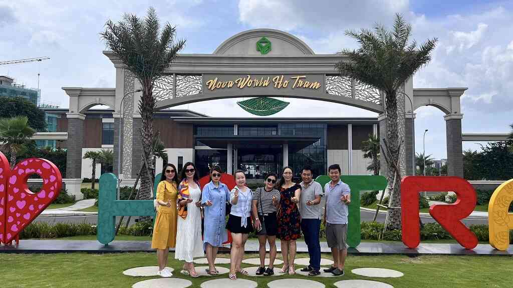 Thưởng thức kỳ nghỉ đáng nhớ tại Novaworld Hồ Tràm với xe Limousine Bùi Gia
