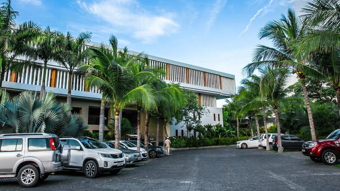 Dịch Vụ Xê Đưa Đón Tận Nơi Từ sài Gòn (sân bay Tân Sơn Nhất) đi The Cliff Resort Mũi Né Phan Thiết