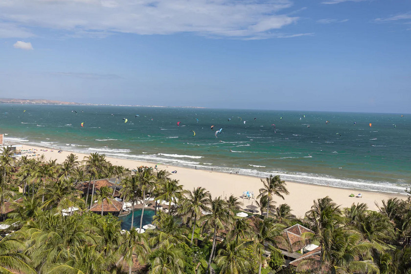Giá thuê xe đi Dessole Sea Lion Beach Resort Mũi Né