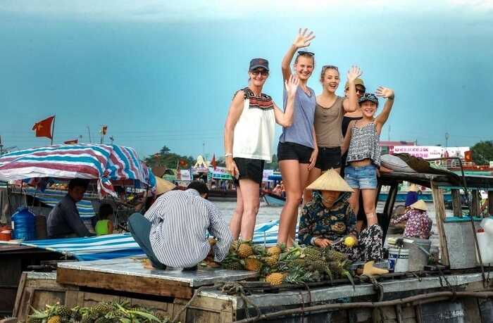 Chợ nổi tại Cà Mau