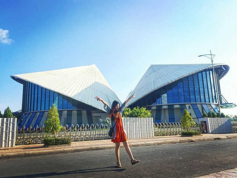 Nhà Hát Cao Văn Lầu - Điểm du lịch hấp dẫn du khách khi đến Bạc Liêu
