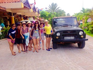 Giá thuê Xe Jeep thăm quan Đồi Cát Mũi Né