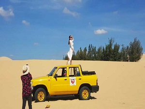 giá cho thuê Xe bán tải Lan Cruiser (Vượt địa hình Đồi Cát)