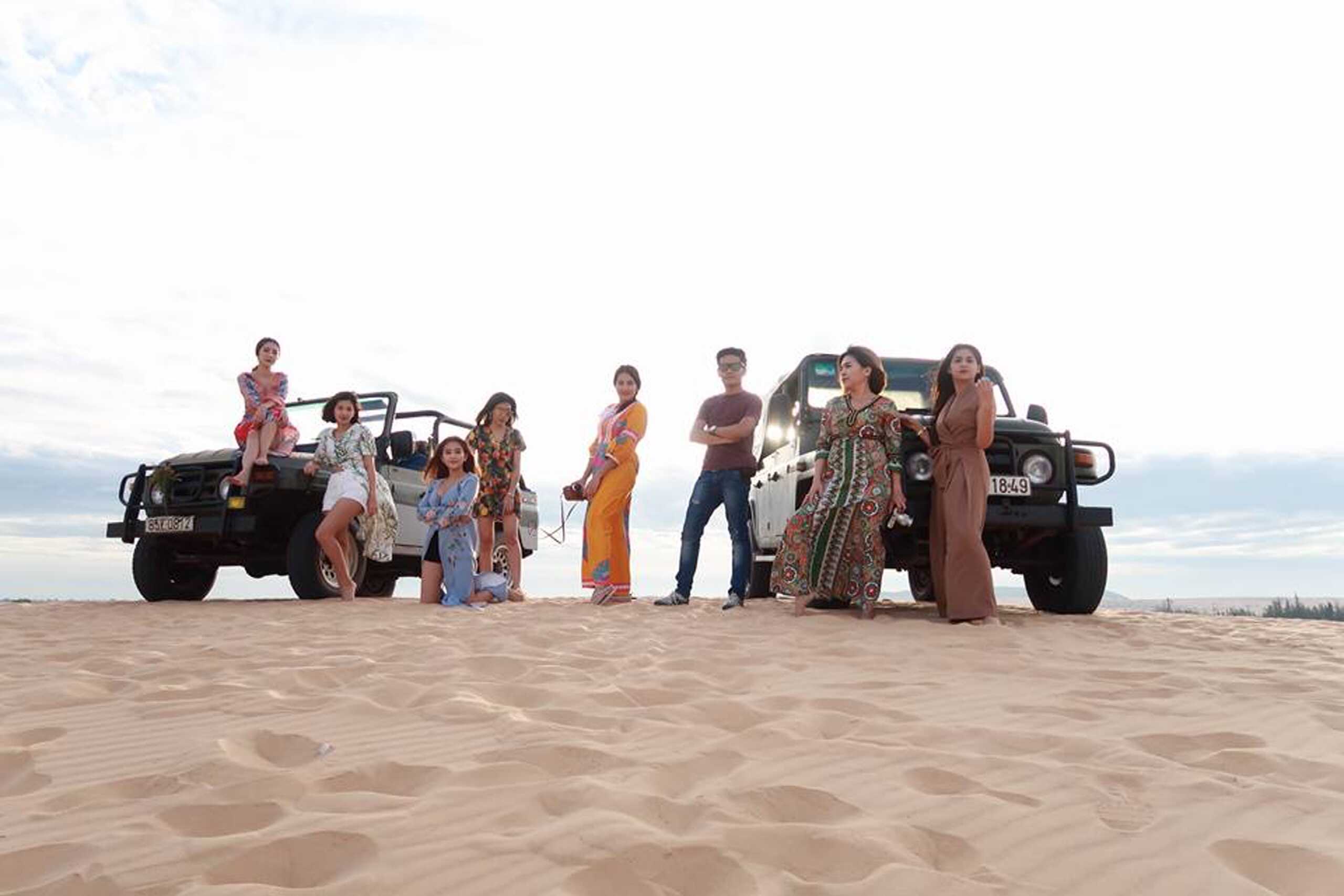 TRẢI NGHIỆM 'LÊN ĐỈNH' CÙNG XE JEEP VƯỢT ĐỊA HÌNH ĐỒI CÁT BÀU TRẮNG MŨI NÉ