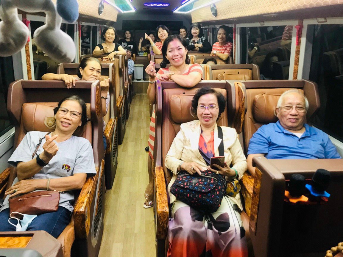 Khoang hành khách Dcar Limousine - Hạng thương giá 19 chỗ
