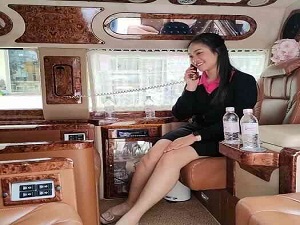 Thuê xe Limousine 12 Chỗ đón khách tận nhà giá trọn gói